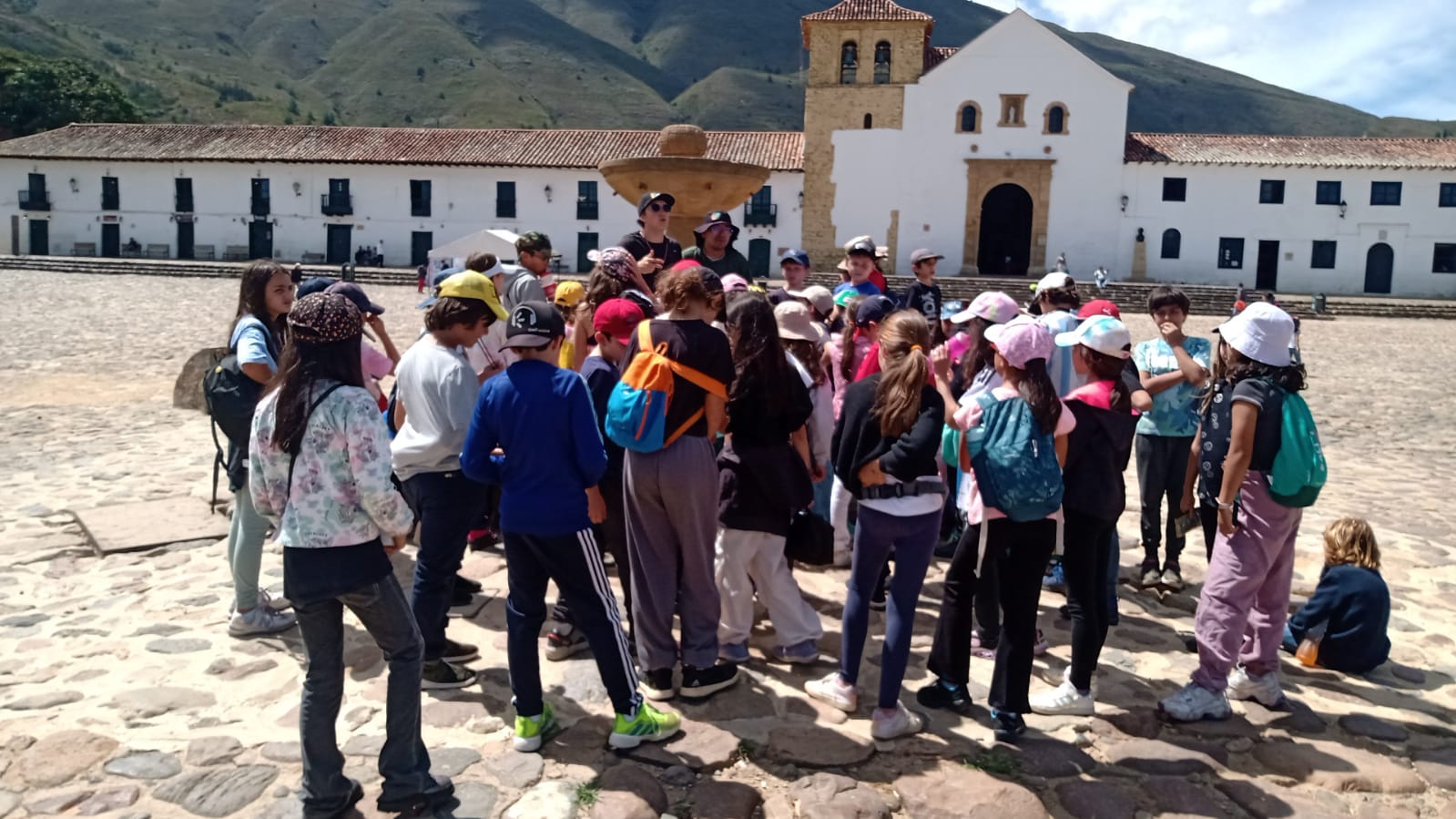 Tour histórico y cultural por el municipio de Villa de Leyva con los estudiantes 