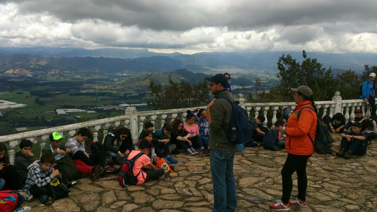 Vista panorámica desde el Cerro del Pionono durante una caminata pedagógica con Awalí School.