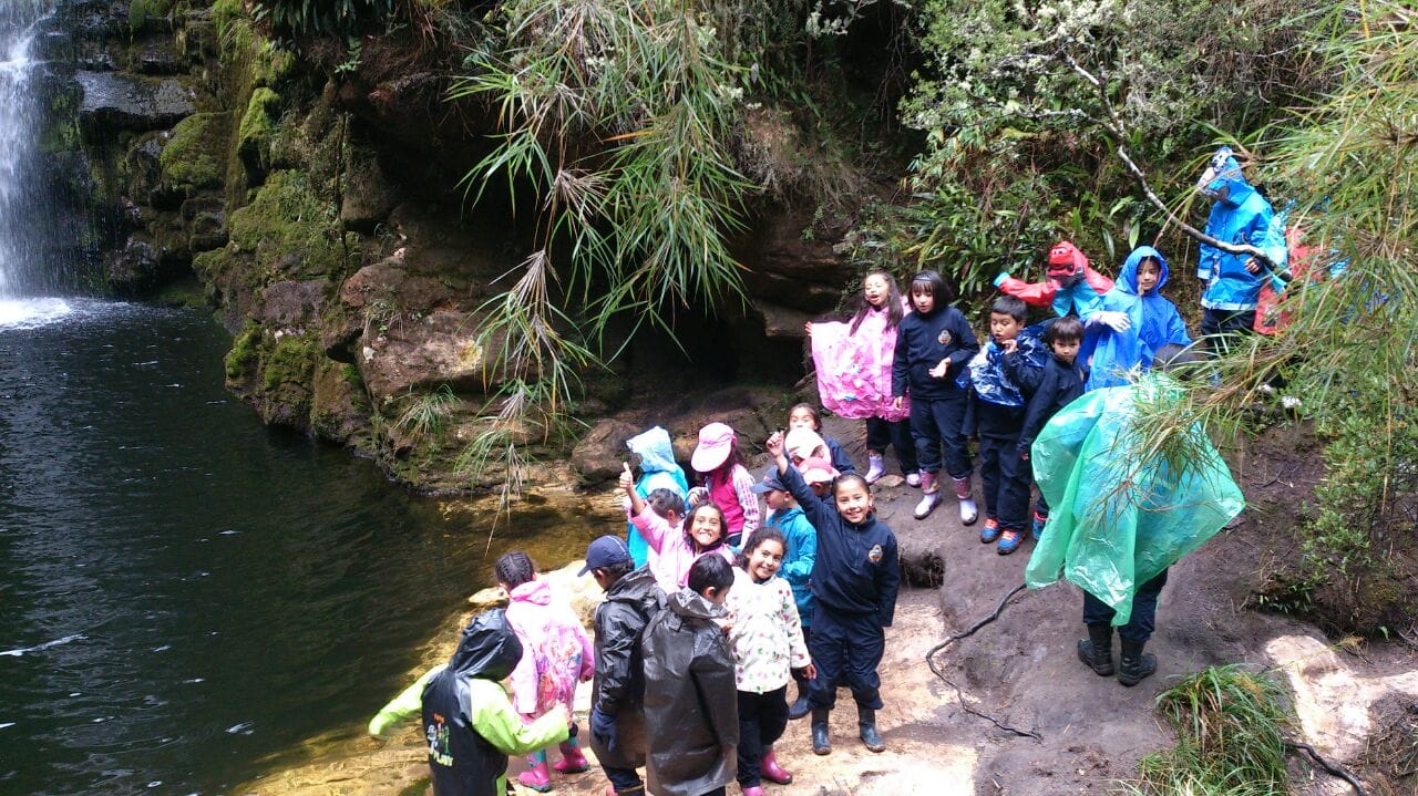 Nacimiento del Río Bogotá en el Páramo de Guacheneque durante una caminata pedagógica con Awalí School.