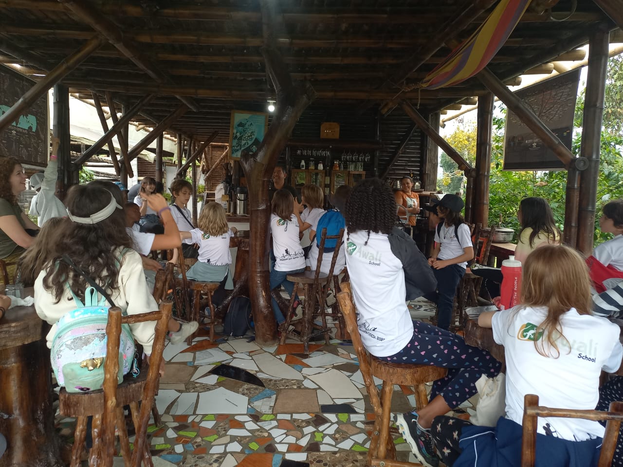 Intercambio de saberes y aprendizaje sobre la cadena de valor del café en San Agustín con estudiantes Excursión Awalí