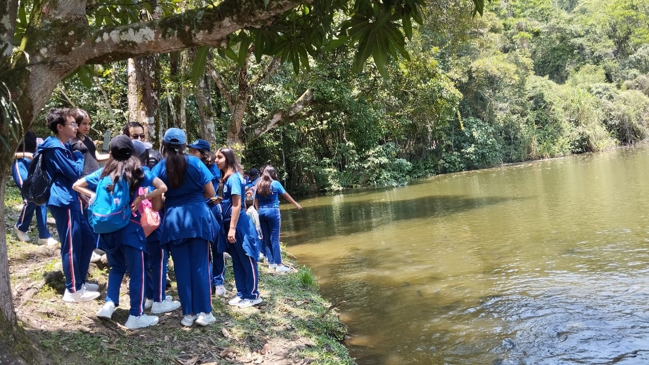 Taller de limnología y análisis de bioindicadores de agua en la Laguna del Tabacal bajo la metodología Awalí School.