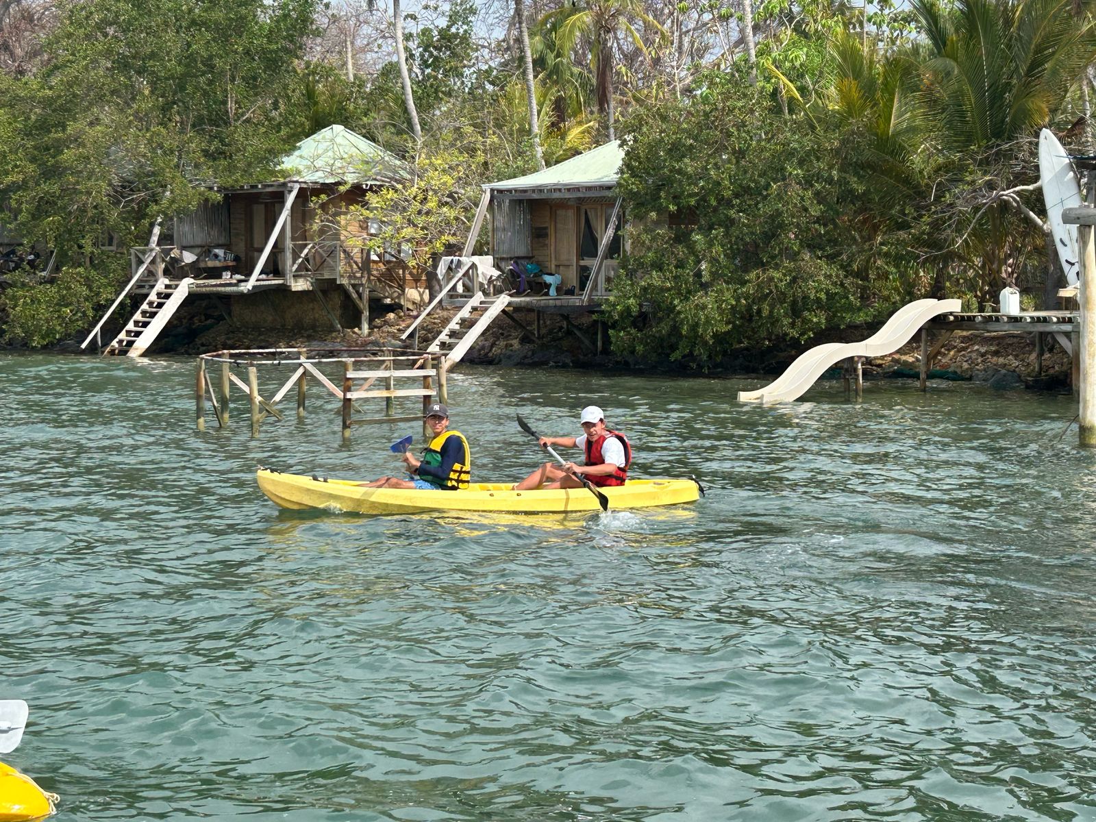 Actividad de kayka en Isla Fuerte Excursión Awalí