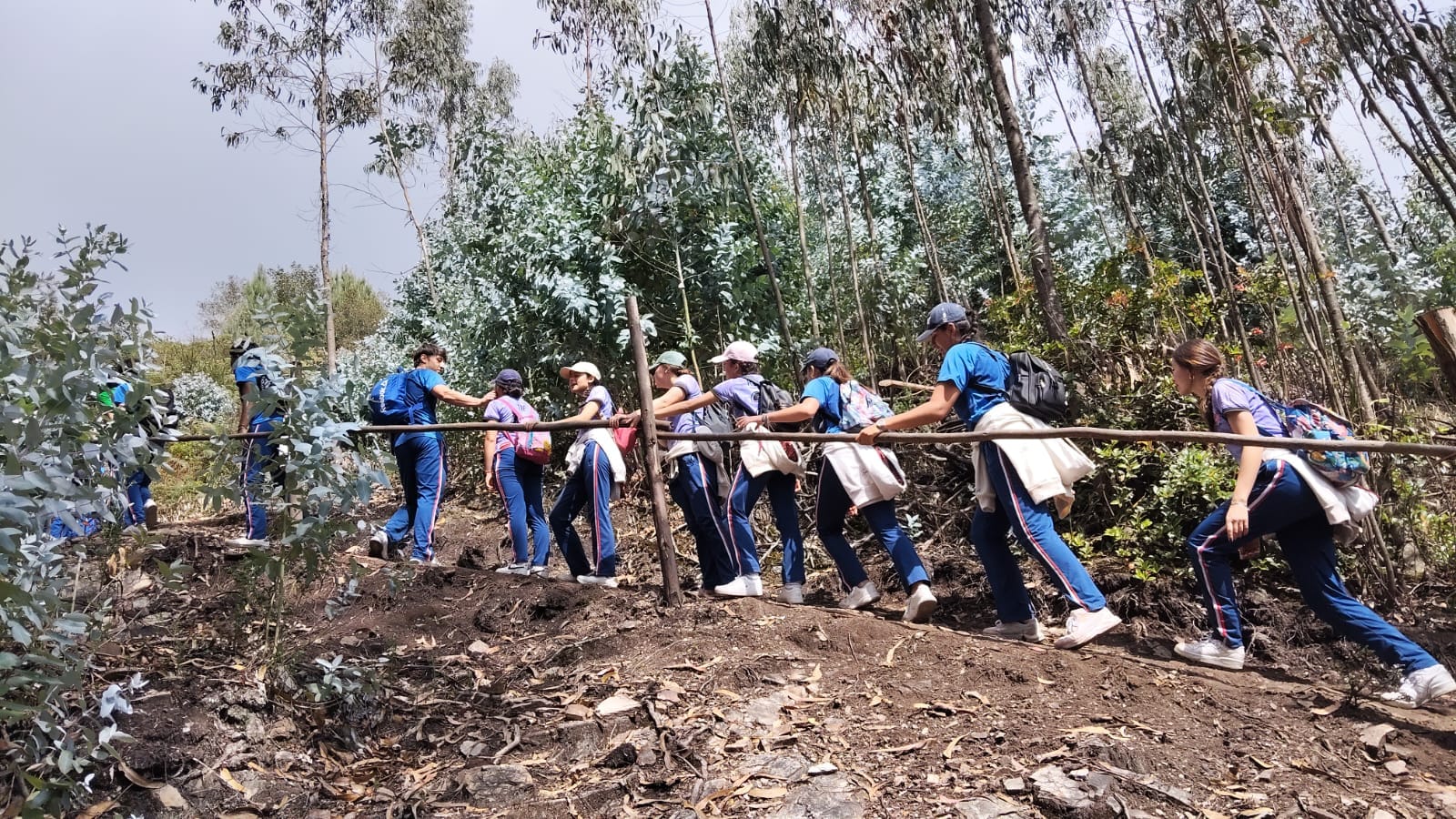 Acompañamiento preventivo de staff médico de Awalí en los senderos del Cerro del Majuy