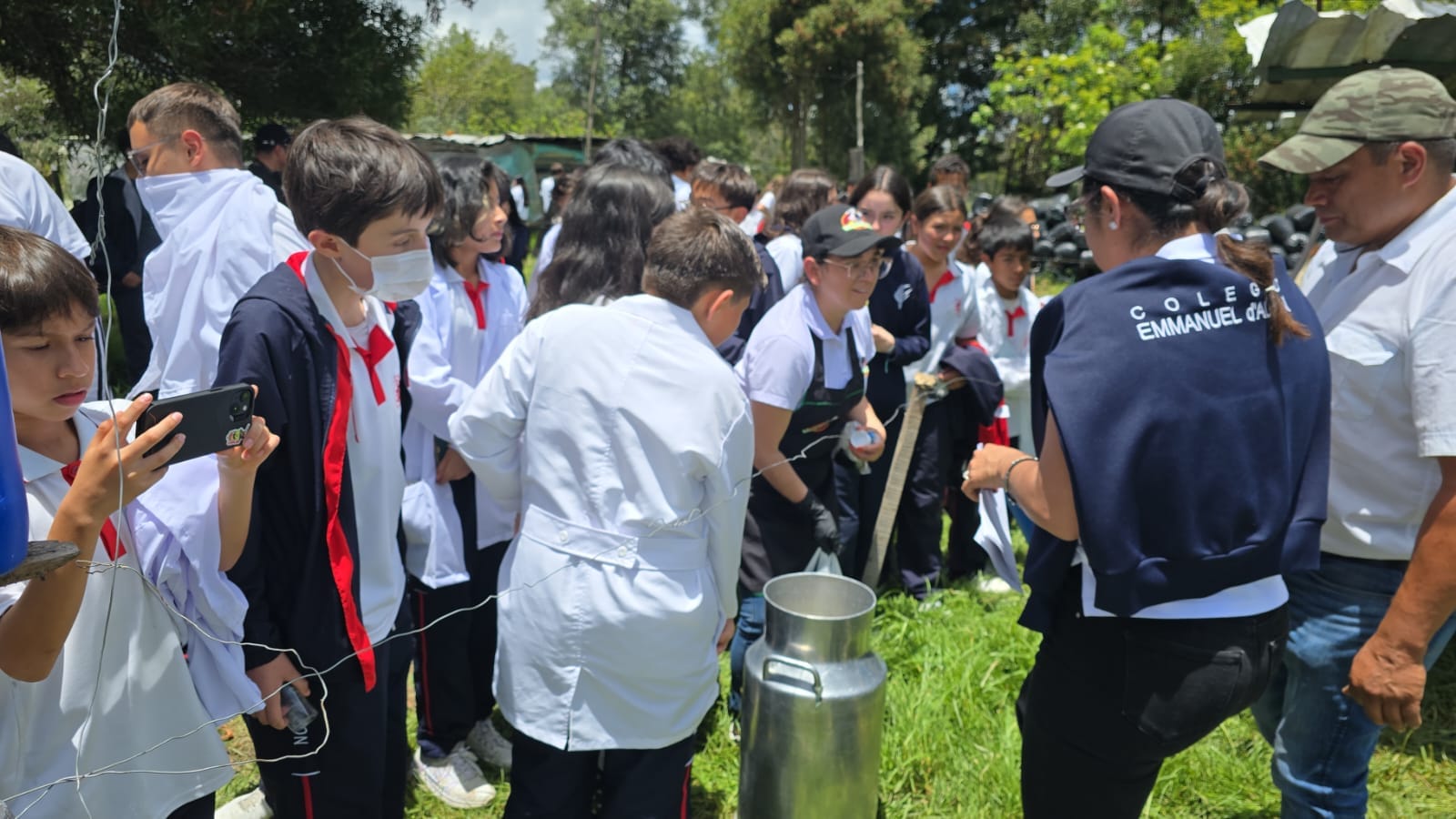 Taller práctico sobre cadena de suministro y distribución nacional de productos derivados en el taller de lácteos